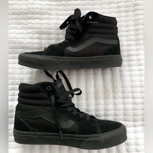 Vans (7) men (8.5) women high top shoes